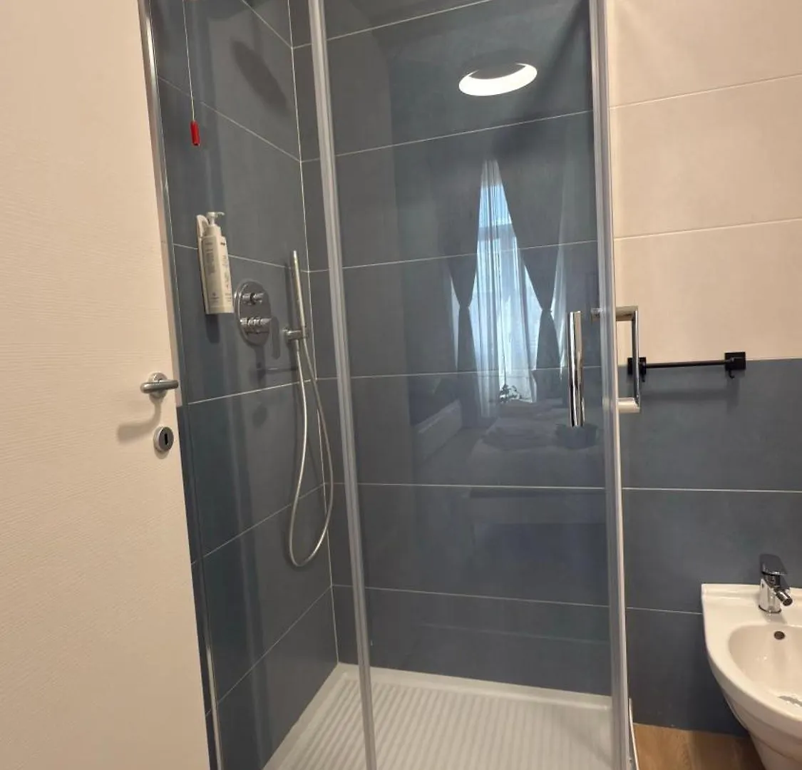 Izz Home Neapol Pensjonat