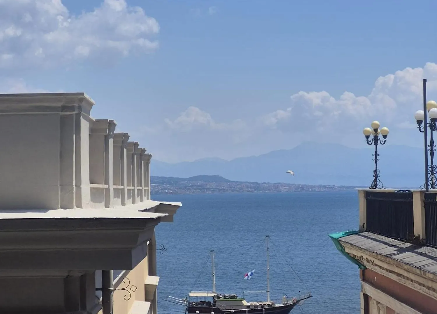 Izz Home Naples Guest house